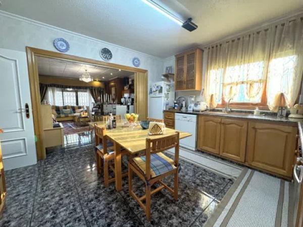 Casa independiente en calle Urbanización Altamira