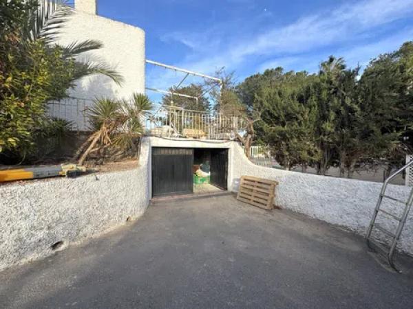 Casa independiente en calle Urbanización Altamira