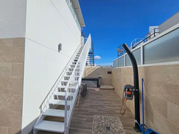 Chalet pareado en calle Maestro Serrano