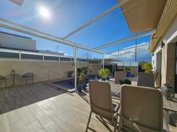 Chalet pareado en calle Maestro Serrano