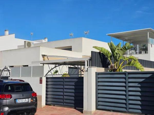 Chalet pareado en calle Maestro Serrano