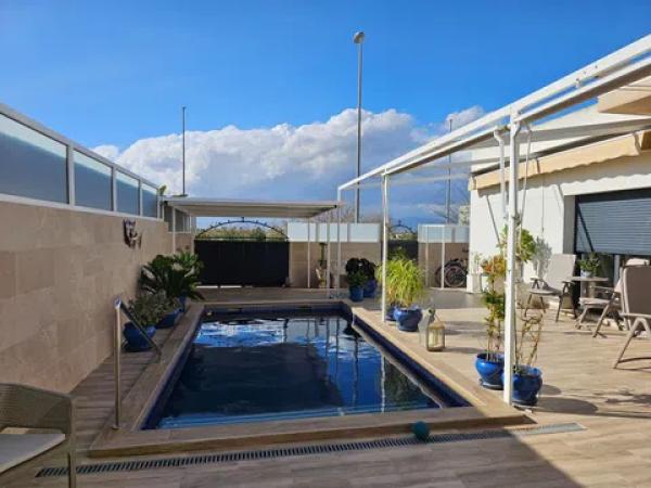 Chalet pareado en calle Maestro Serrano