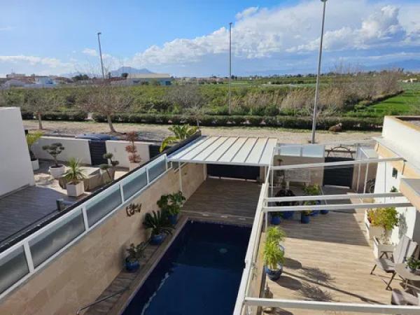 Chalet pareado en calle Maestro Serrano