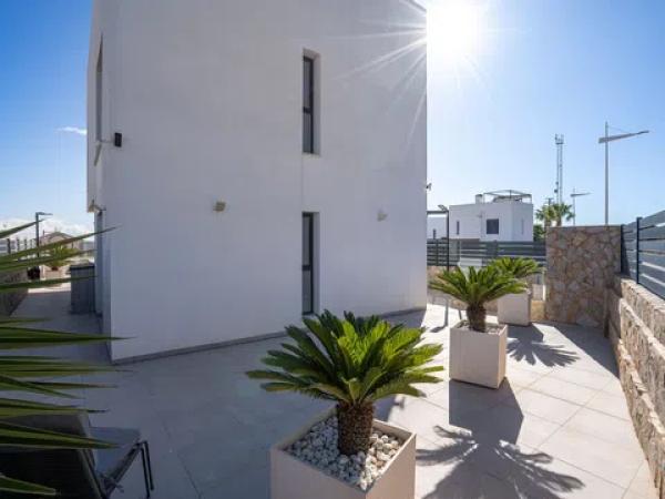 Casa independiente en calle Torrevieja