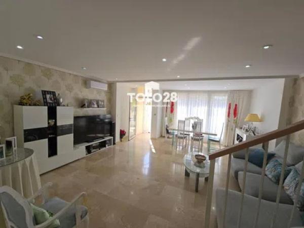 Chalet adosado en calle Portichol