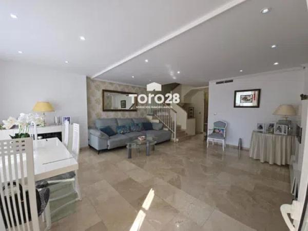 Chalet adosado en calle Portichol