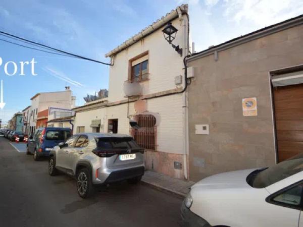 Chalet pareado en calle Alberto Sentí