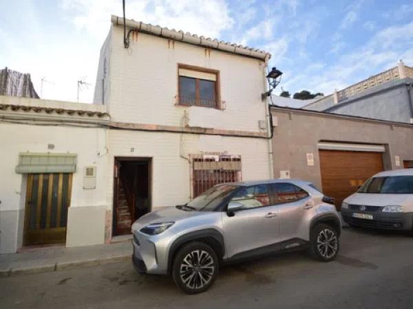 Chalet pareado en calle Alberto Sentí