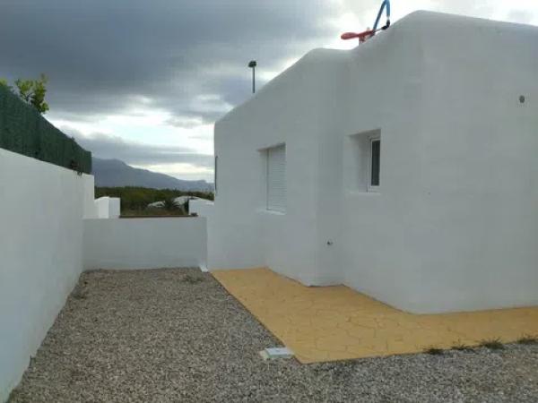 Casa independiente en calle Bruselas s/n