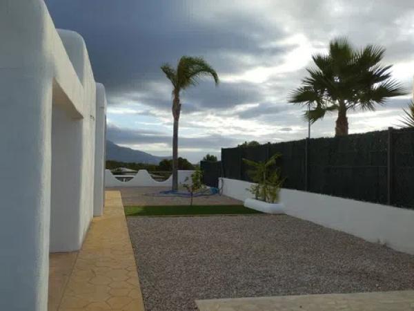 Casa independiente en calle Bruselas s/n