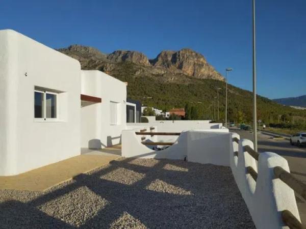 Casa independiente en calle Bruselas s/n