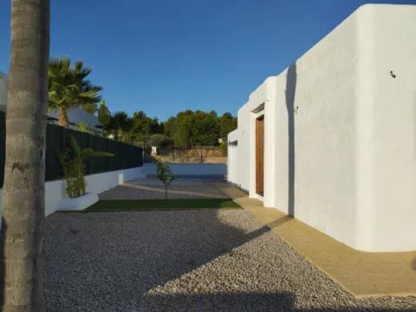 Casa independiente en calle Bruselas s/n