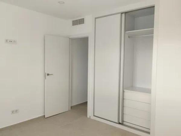 Casa independiente en calle Bruselas s/n