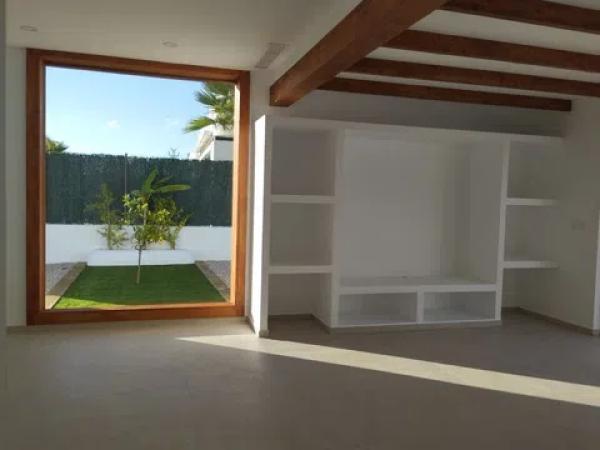 Casa independiente en calle Bruselas s/n