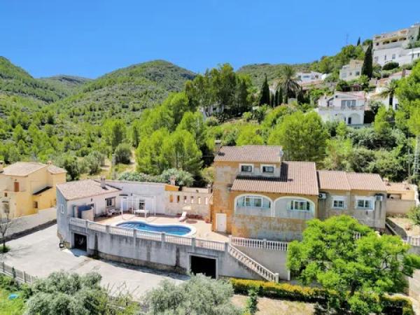 Casa independiente en calle Barrancs
