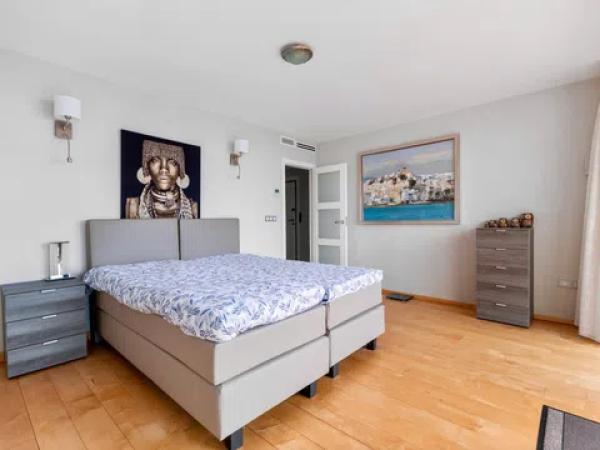 Piso en avenida Principal