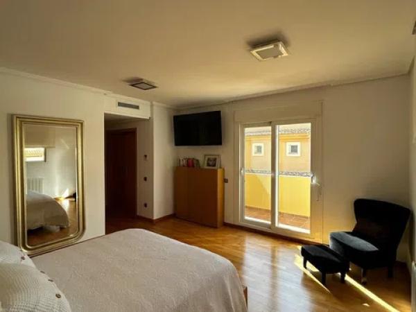 Casa independiente en calle Entrepinos