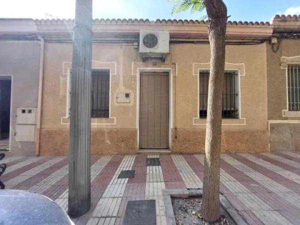 Casa independiente en calle Lillo Juan, 93