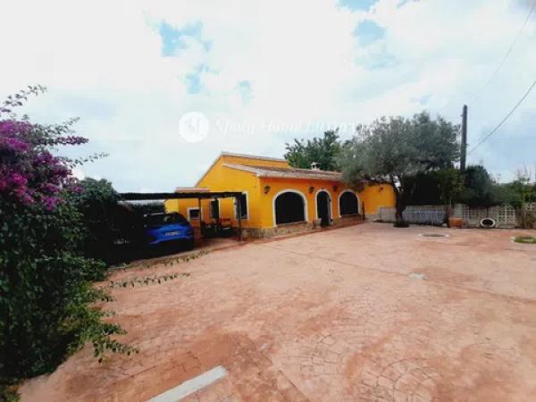 Casa independiente en camino de la Fontana