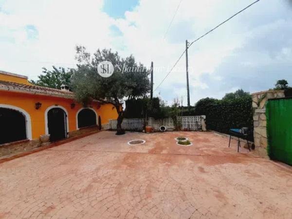 Casa independiente en camino de la Fontana