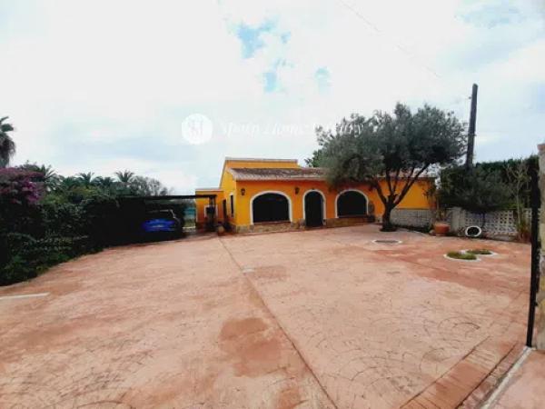 Casa independiente en camino de la Fontana