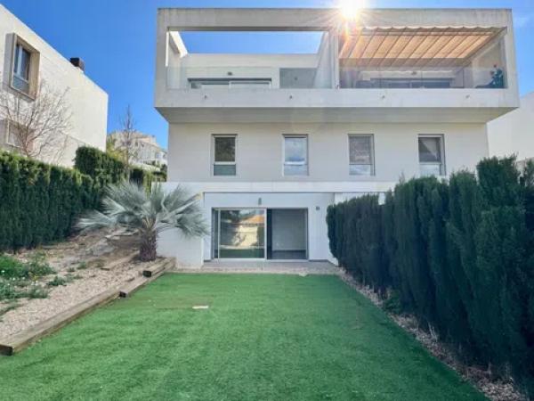 Casa independiente en calle Hércules