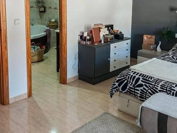 Chalet adosado en avenida de Castalla, 1