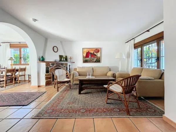 Chalet pareado en calle Marfil