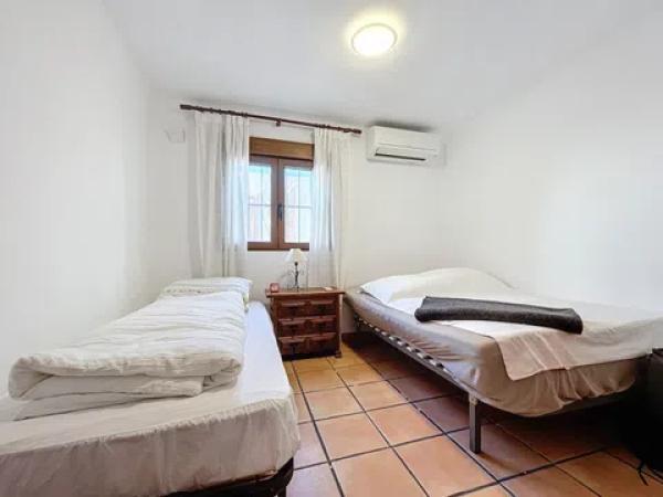 Chalet pareado en calle Marfil