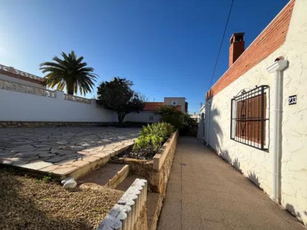 Chalet pareado en calle Marfil