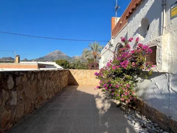 Chalet pareado en calle Marfil