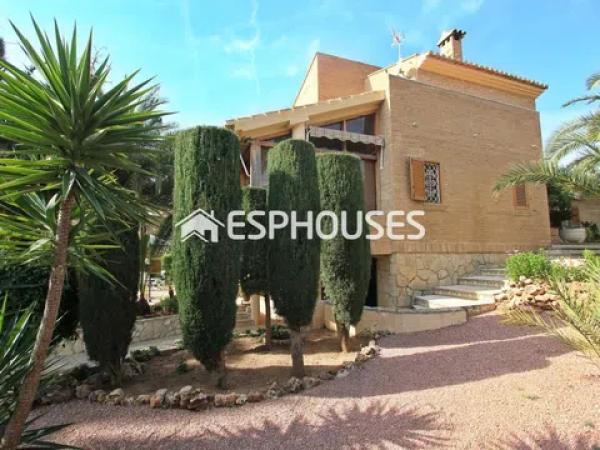 Chalet en Pueblo Levante