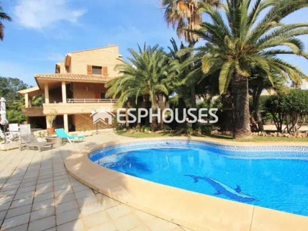 Chalet en Pueblo Levante