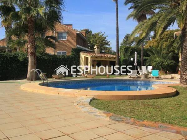 Chalet en Pueblo Levante