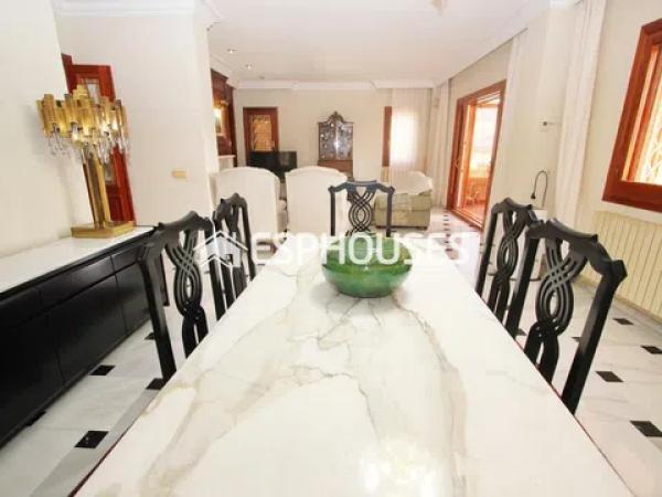 Chalet en Pueblo Levante