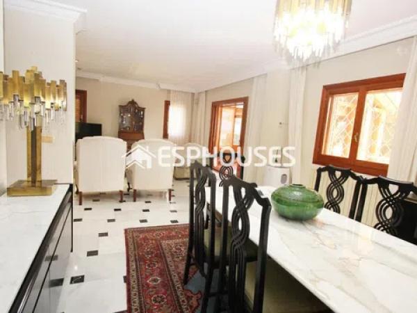 Chalet en Pueblo Levante