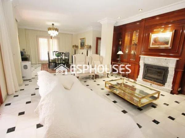 Chalet en Pueblo Levante