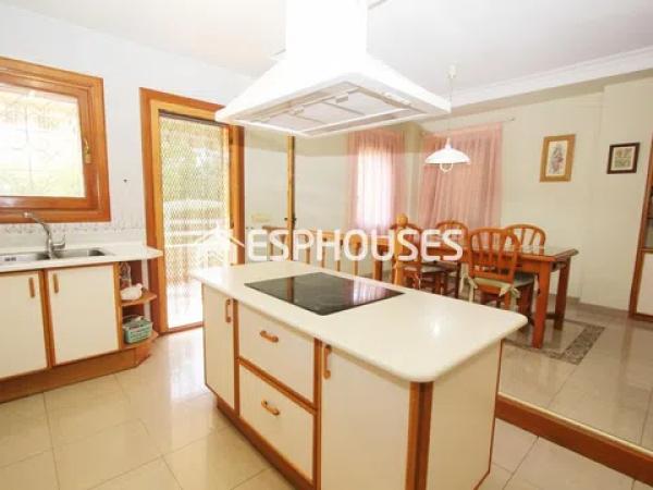 Chalet en Pueblo Levante