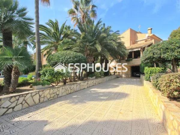 Chalet en Pueblo Levante