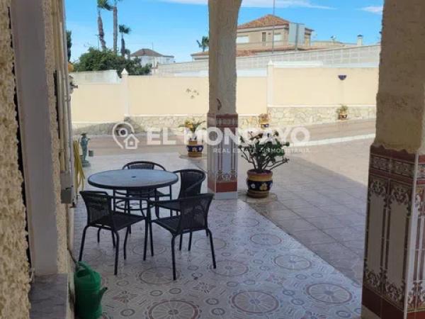 Casa independiente en calle Coliseo de Roma