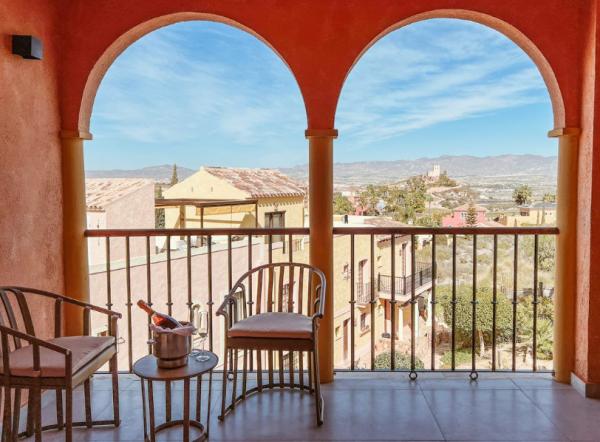 DESERT SPRINGS LAS SIERRAS DEL DESIERTO II & III