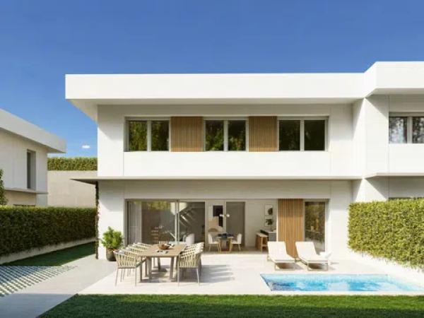 Chalet pareado en venta en calle Elena Fortún, 46