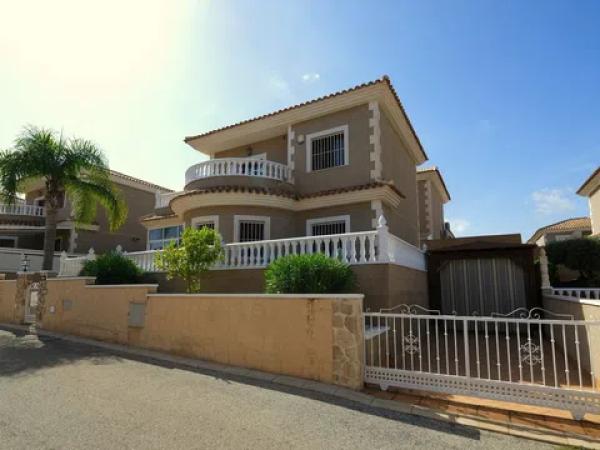 Chalet en Barrio Los Balcones - Los Altos del Edén