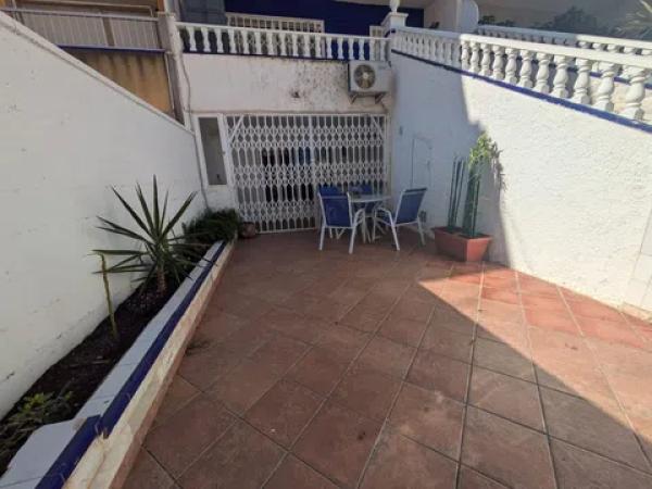 Chalet adosado en calle Pleamar, 6