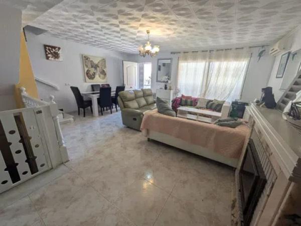 Chalet adosado en calle Pleamar, 6