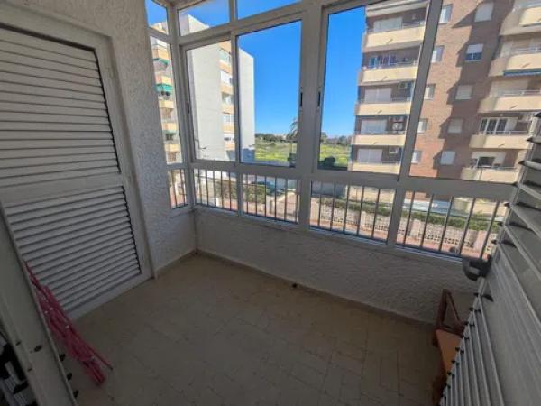 Chalet adosado en calle Pleamar, 6