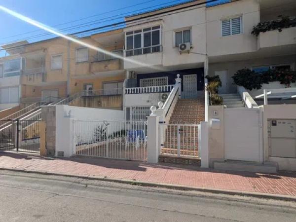 Chalet adosado en calle Pleamar, 6