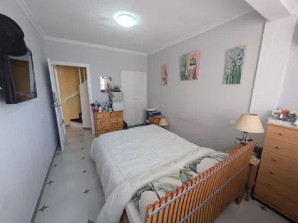 Chalet adosado en calle Pleamar, 6