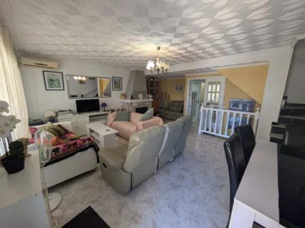 Chalet adosado en calle Pleamar, 6