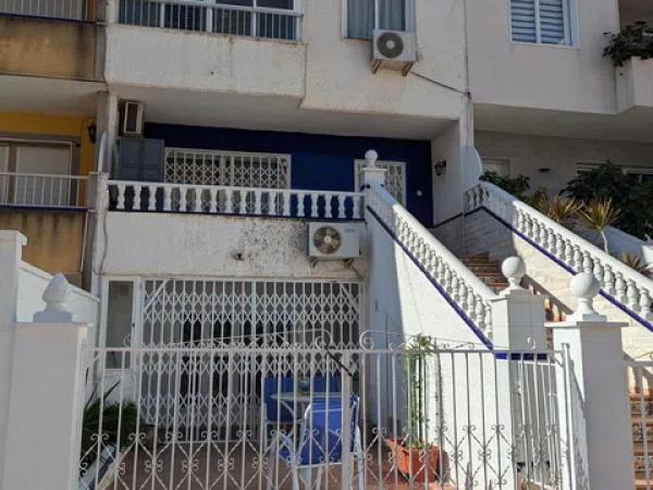 Chalet adosado en calle Pleamar, 6